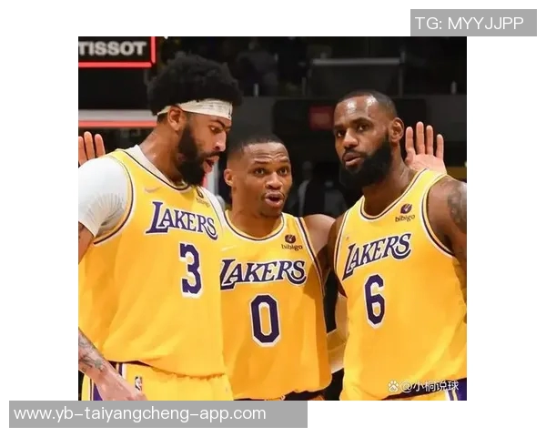 莱夫利全能表现助力球队攻防两端6中5贡献10分6板3助2断2帽 莱夫利全能表现助力球队攻防两端6中5贡献10分6板3助2断2帽